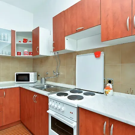 Loris 1947 Apartman