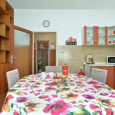 Apartman Loris 1947 *