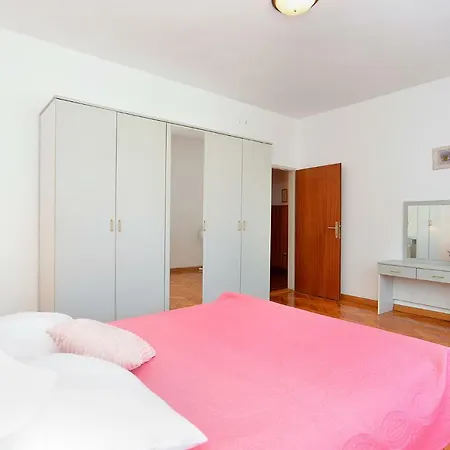 Apartman Loris 1947 *