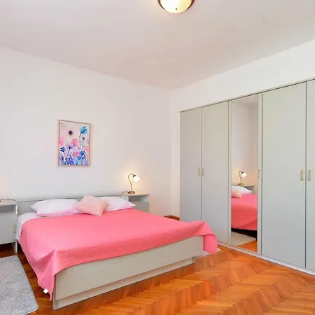 Apartman Loris 1947