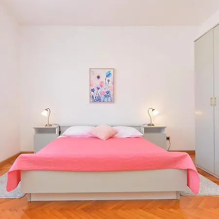 Apartman Loris 1947 *