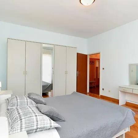 Apartment Loris 1947 Fazana