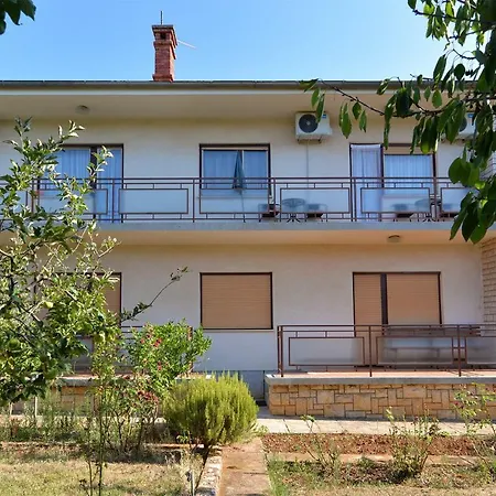 Apartment Loris 1947